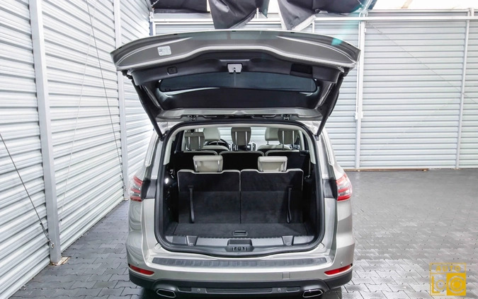 Ford S-Max cena 58999 przebieg: 239000, rok produkcji 2017 z Kielce małe 742